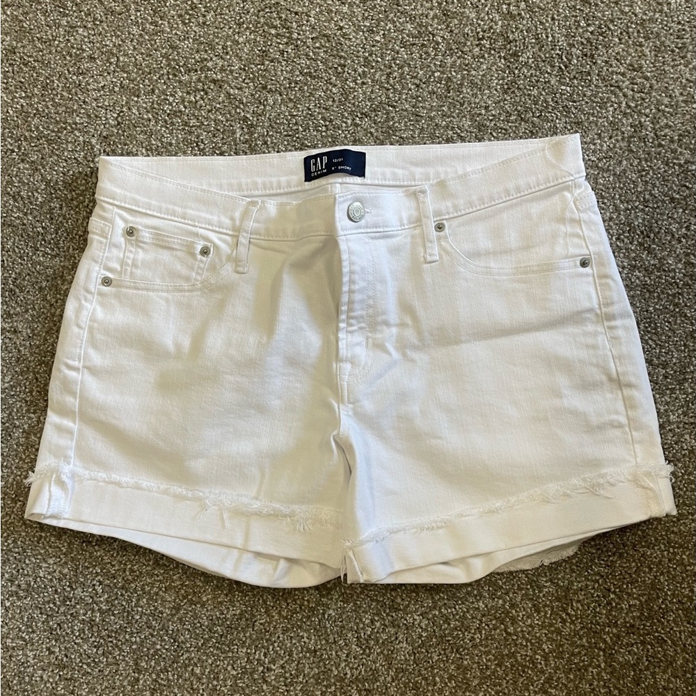 EUC Gap White Denim Shorts. Size 12. 5”.